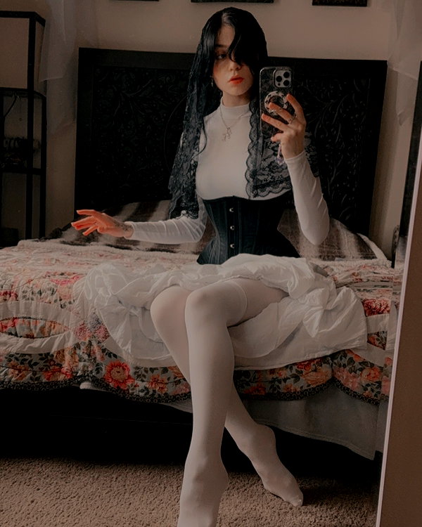 estherdollette estherdollette archive image