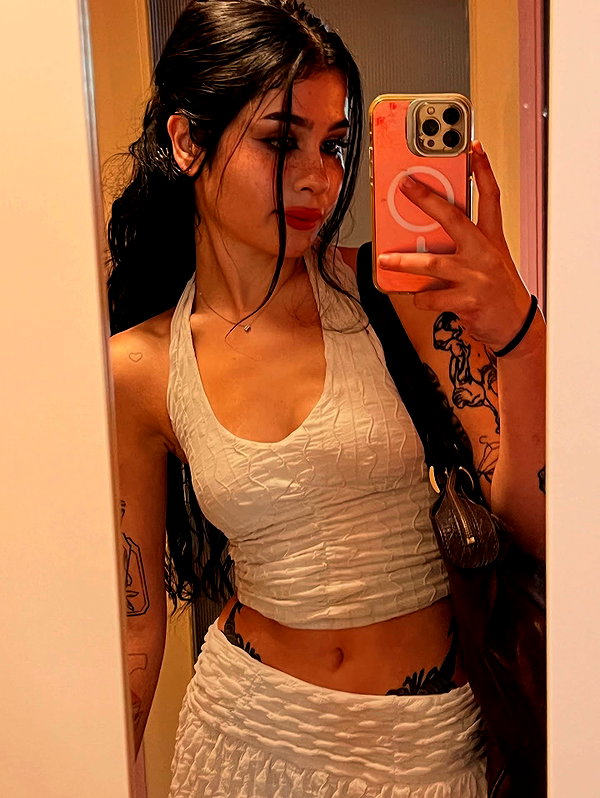 evasela__ instagram image archive image