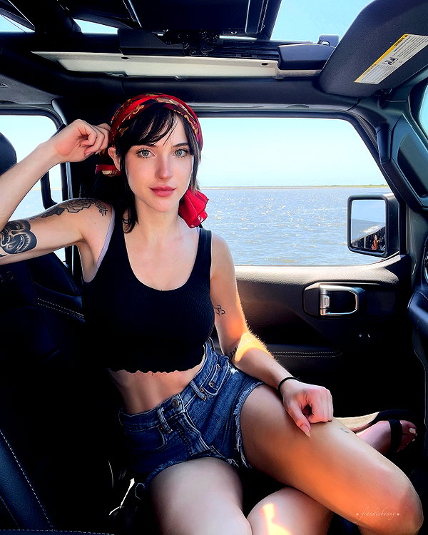 frankiebuns instagram image archive image