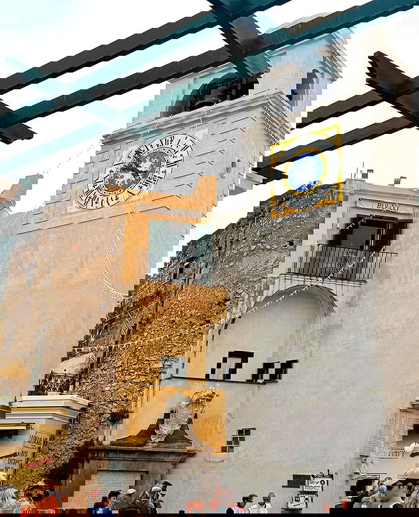 giuliahere giuliahere archive image