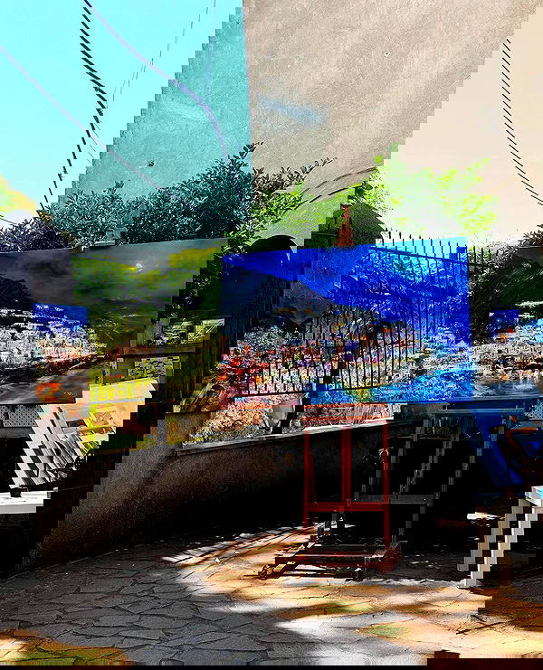 giuliahere giuliahere archive image