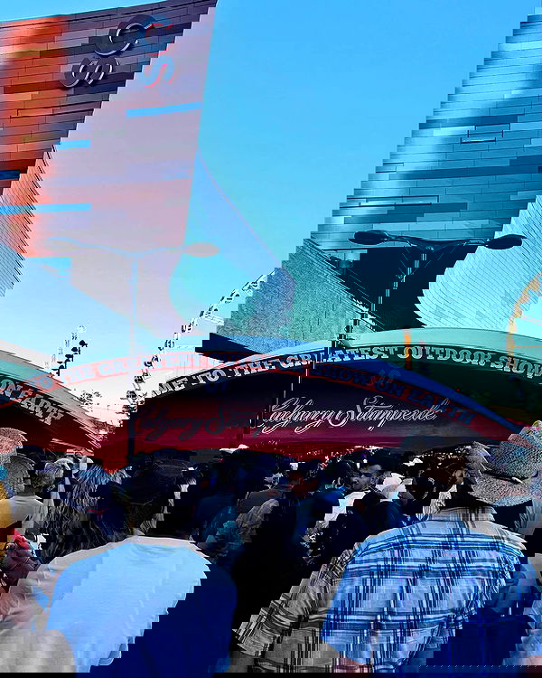 giuliahere giuliahere archive image