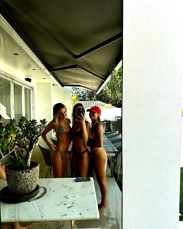 harrietross_ instagram image archive image