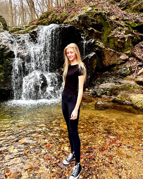 hey_itsjulia766 instagram image archive image