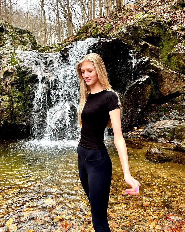 hey_itsjulia766 instagram image archive image