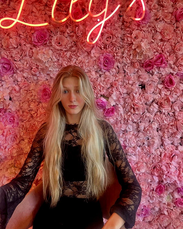 hey_itsjulia766 instagram image archive image