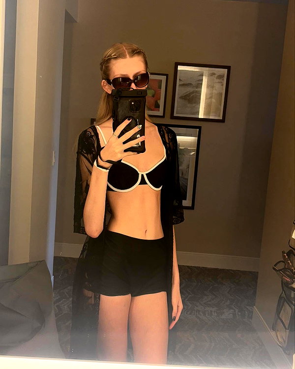 hey_itsjulia766 instagram image archive image