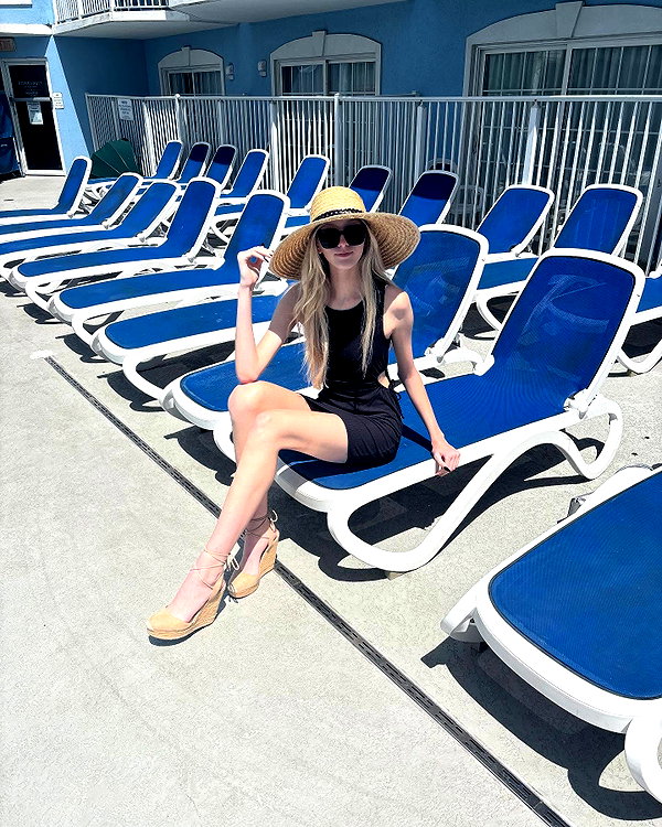 hey_itsjulia766 instagram image archive image