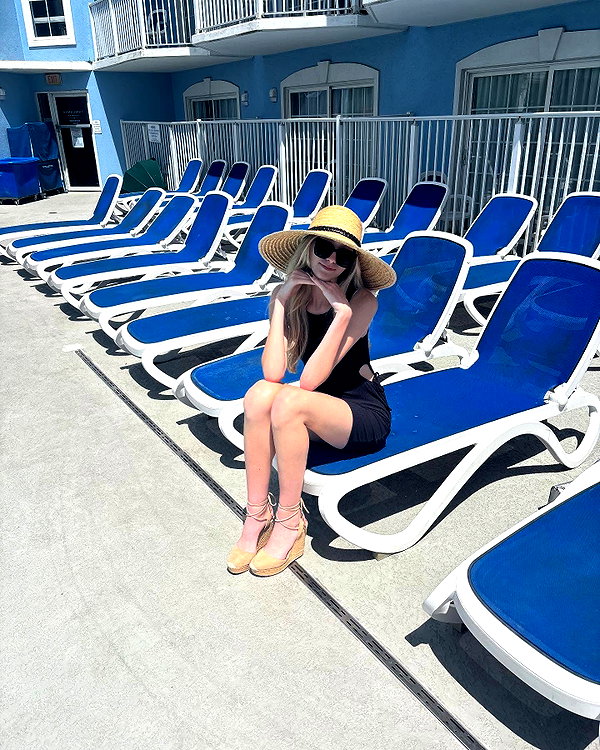 hey_itsjulia766 instagram image archive image