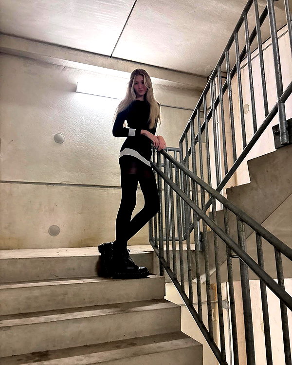 hey_itsjulia766 instagram image archive image