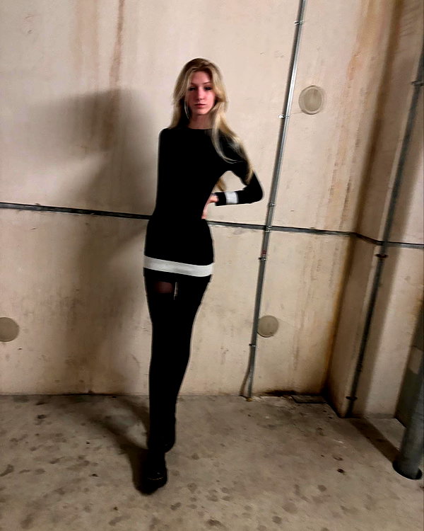 hey_itsjulia766 instagram image archive image
