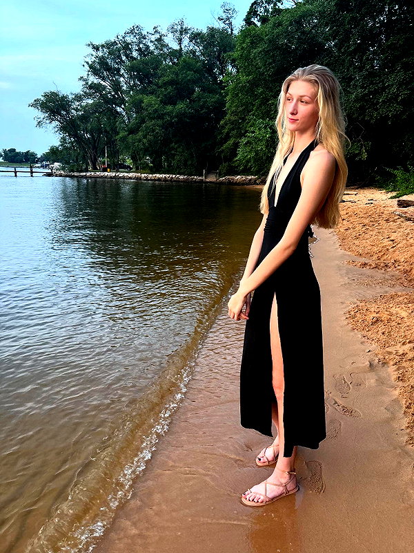 hey_itsjulia766 instagram image archive image