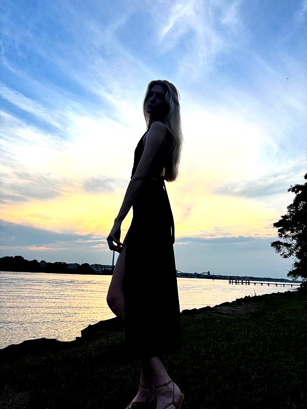 hey_itsjulia766 instagram image archive image