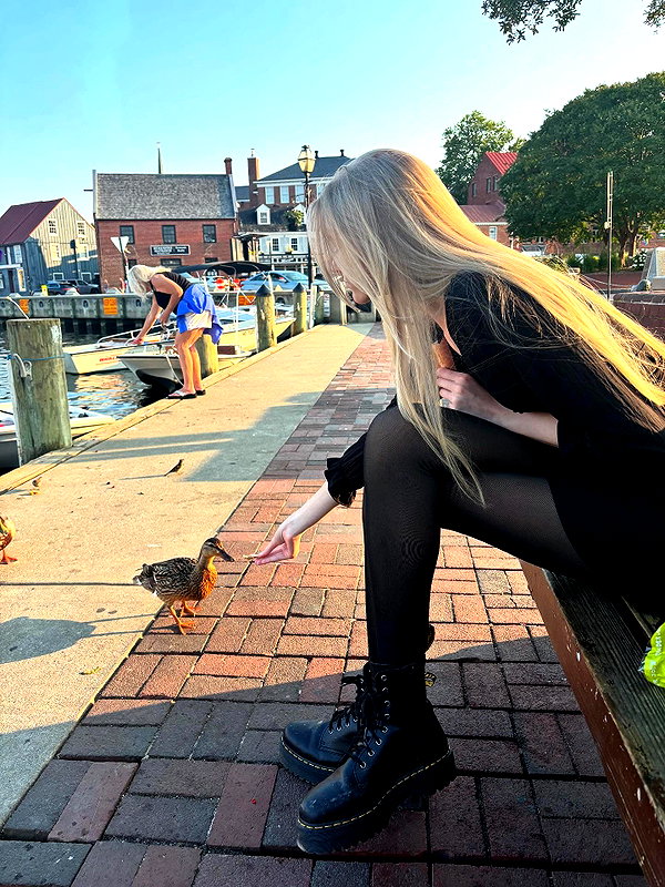 hey_itsjulia766 instagram image archive image
