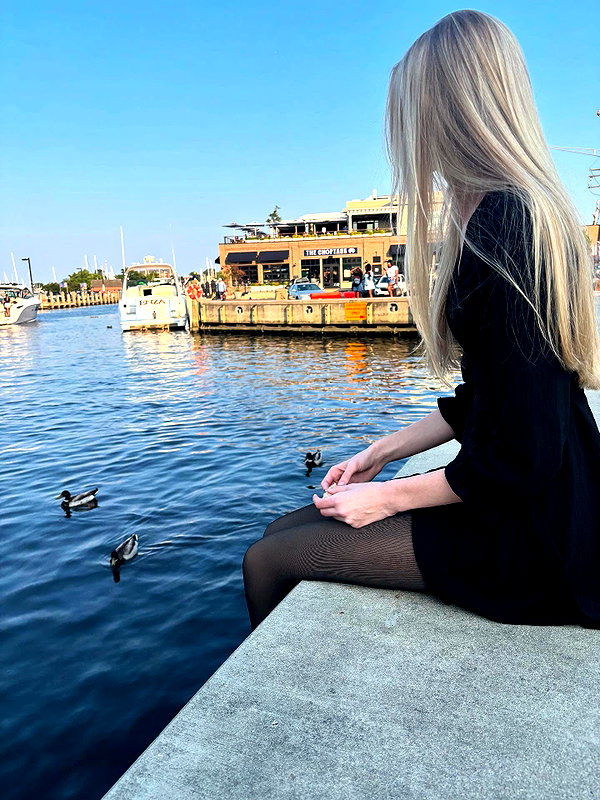 hey_itsjulia766 instagram image archive image