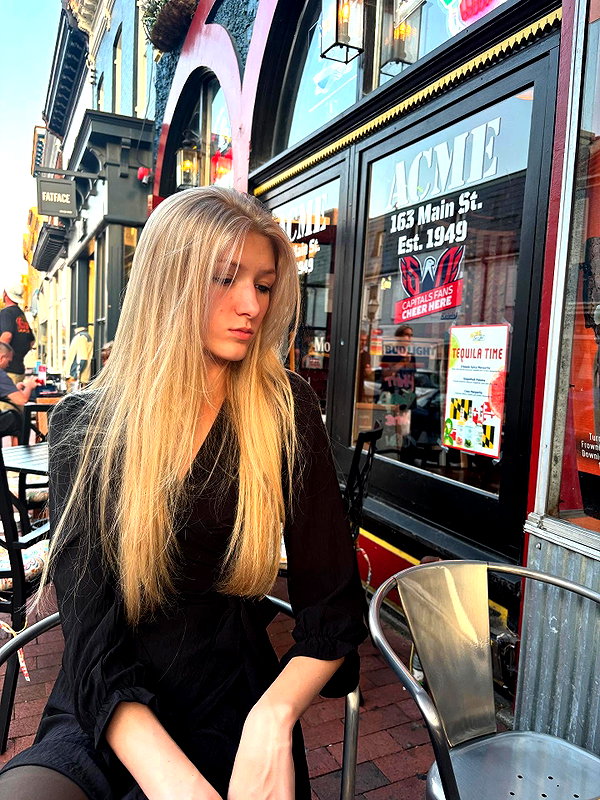 hey_itsjulia766 instagram image archive image