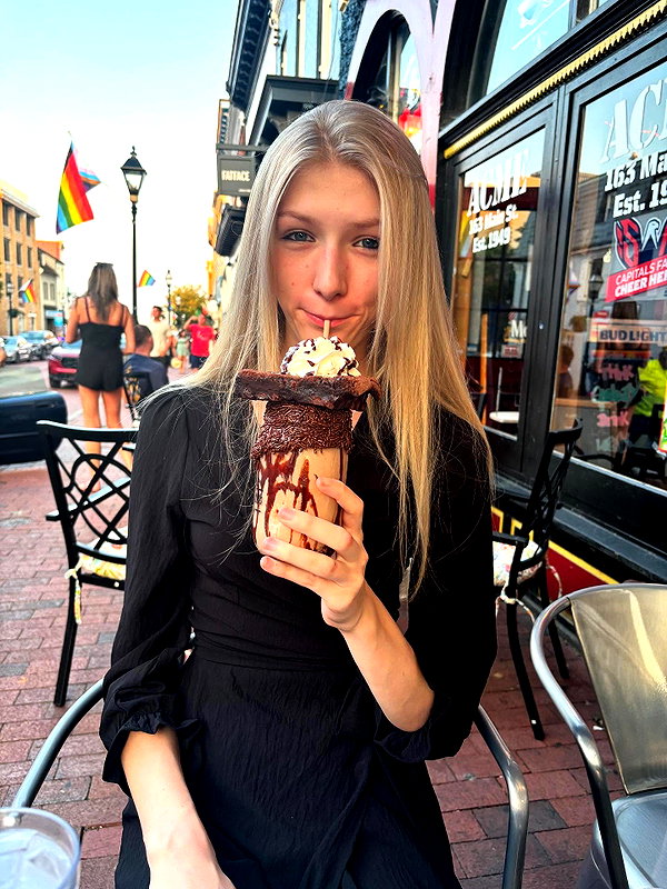 hey_itsjulia766 instagram image archive image