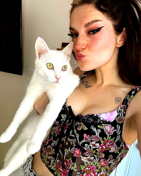 iamravenchantal instagram image archive image