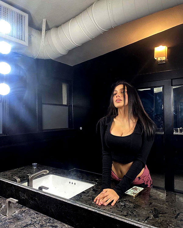 invaderzoe3 instagram image archive image