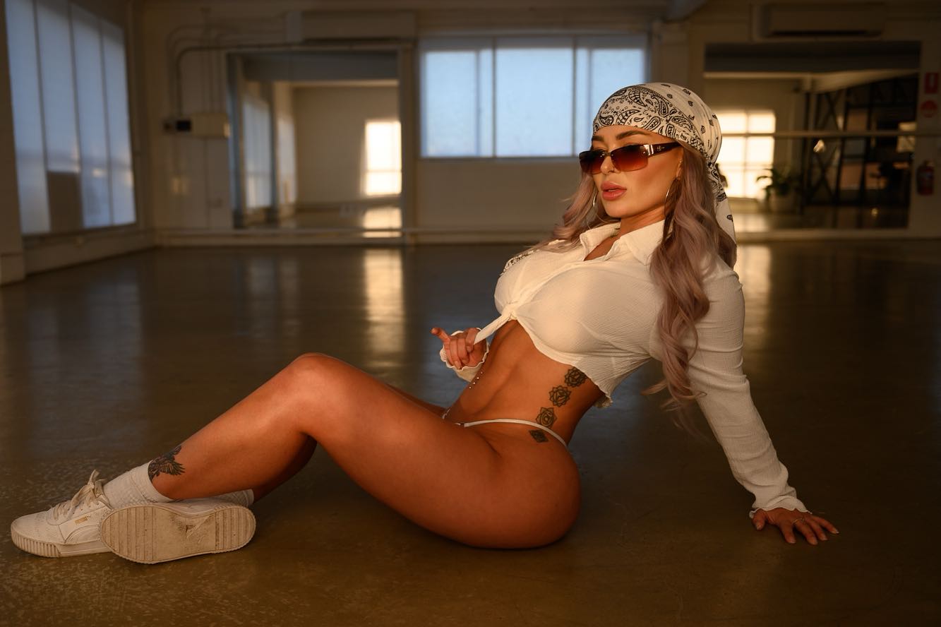 itshayleydavies instagram image archive image