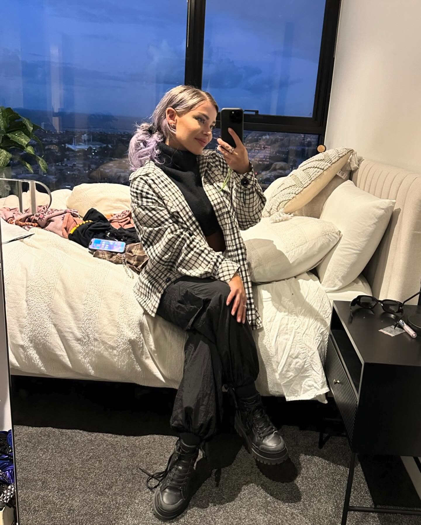 itshayleydavies instagram image archive image