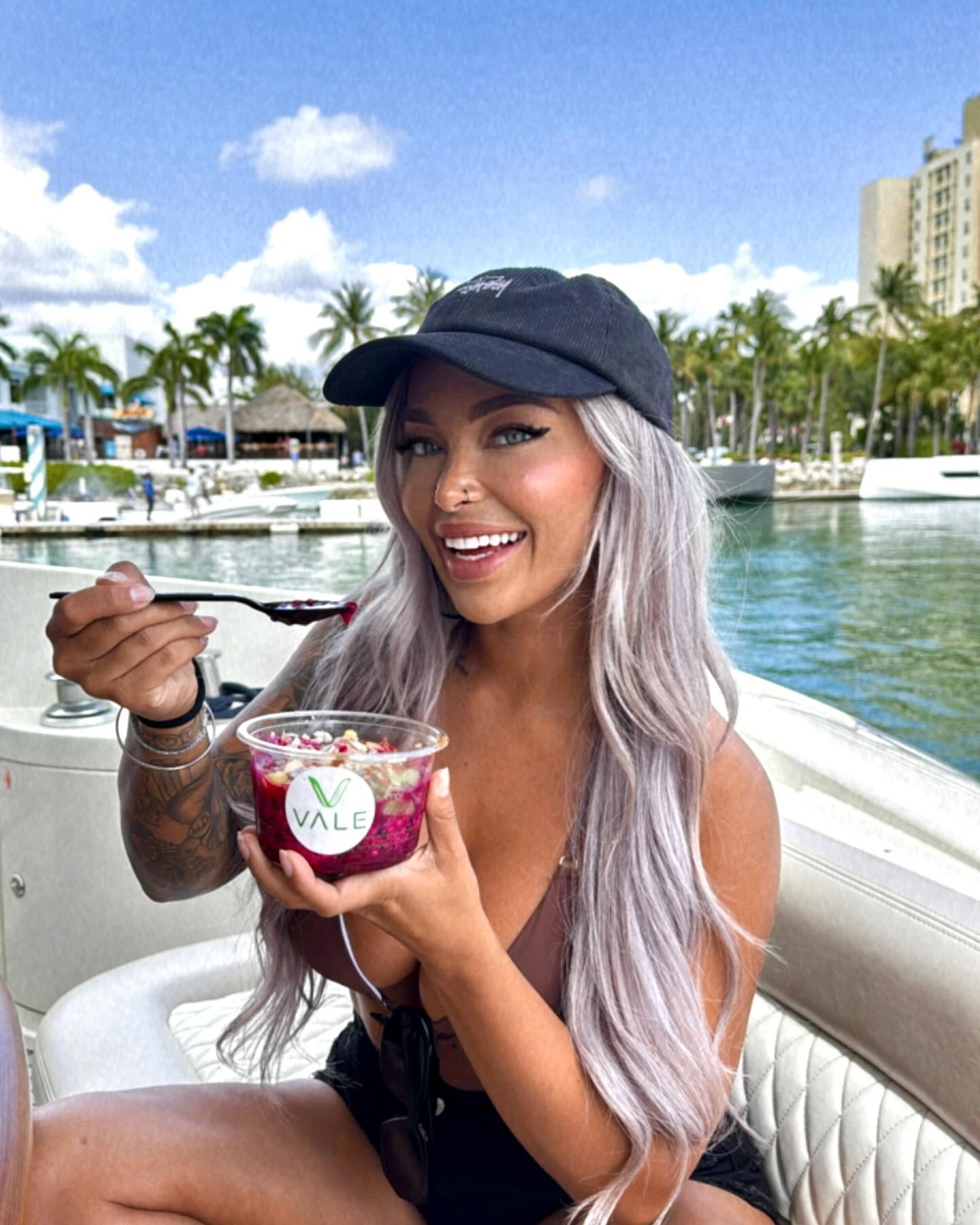 itshayleydavies instagram image archive image