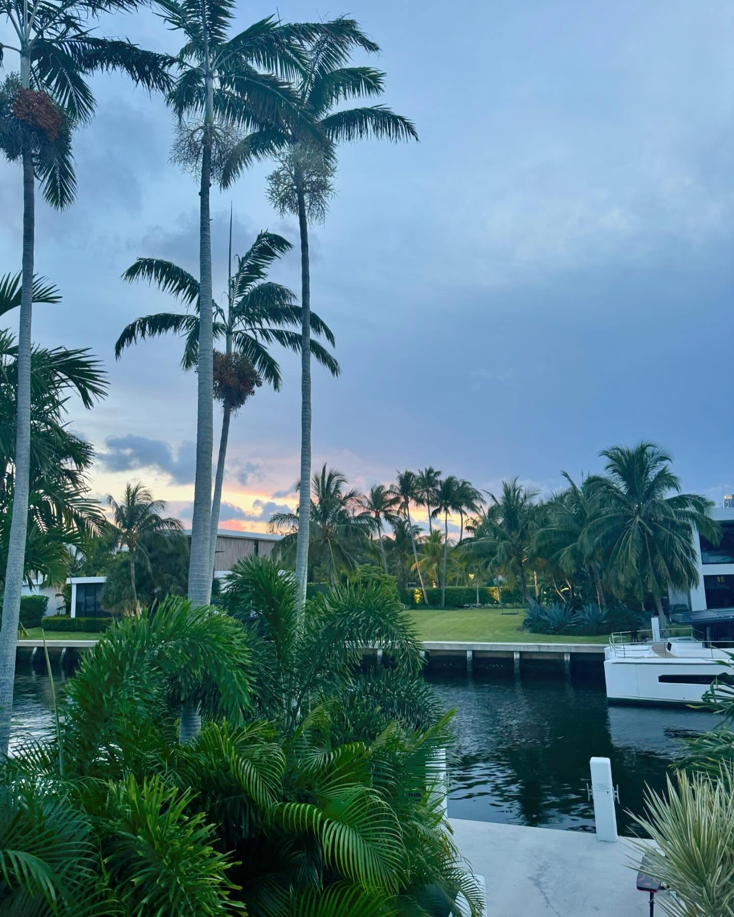 itshayleydavies instagram image archive image