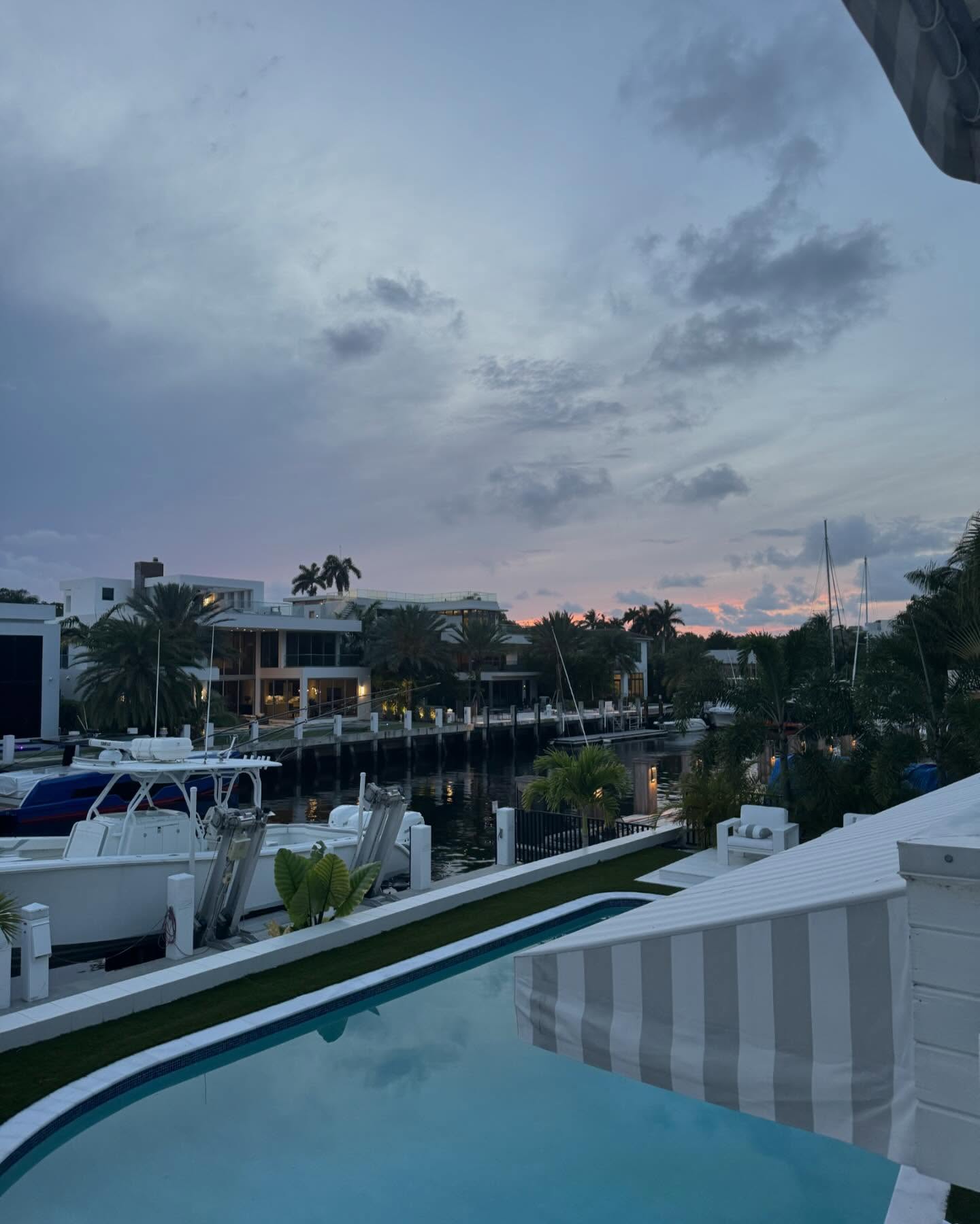 itshayleydavies instagram image archive image