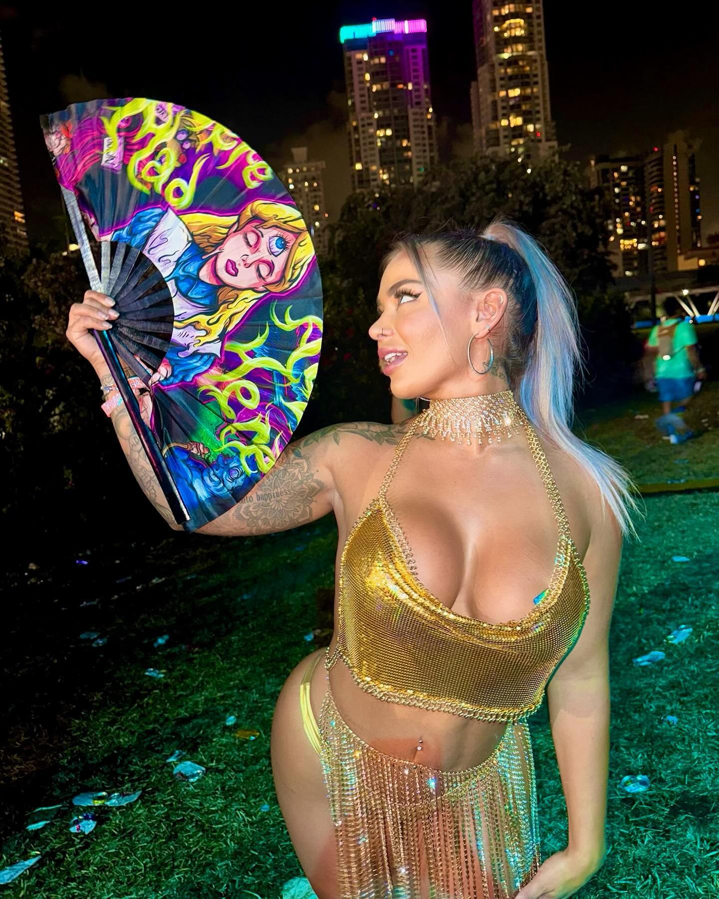 itshayleydavies instagram image archive image