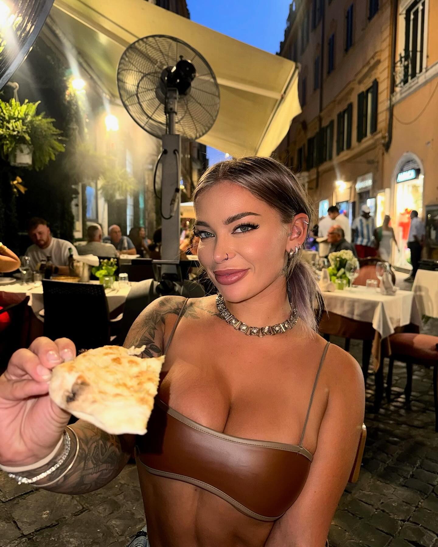 itshayleydavies instagram image archive image