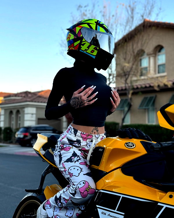 itskarlianne instagram image archive image