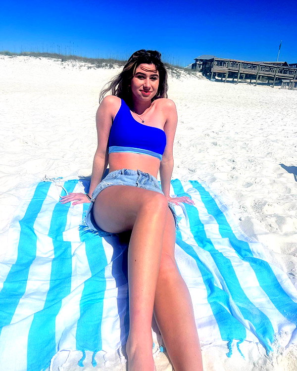 itsrebeka_19 instagram image archive image