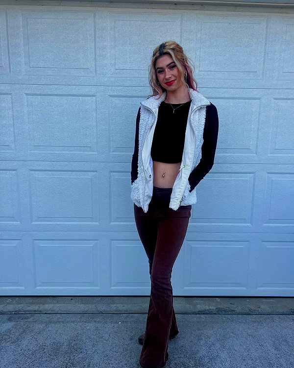 itsrebeka_19 instagram image archive image