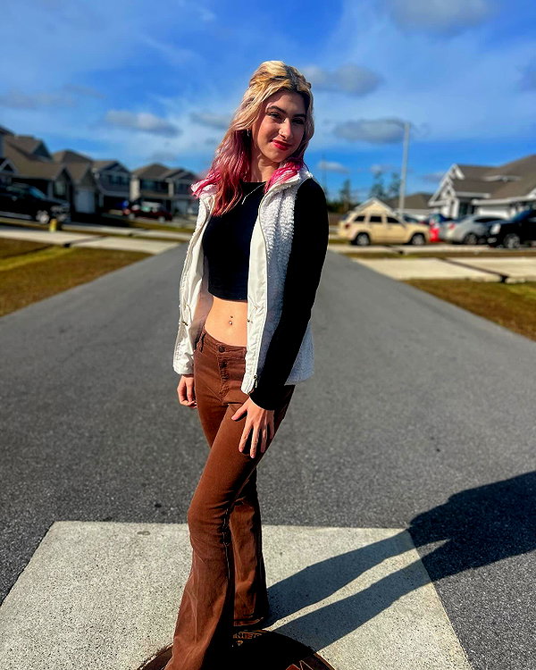 itsrebeka_19 instagram image archive image