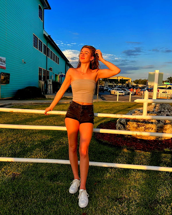 itsrebeka_19 instagram image archive image