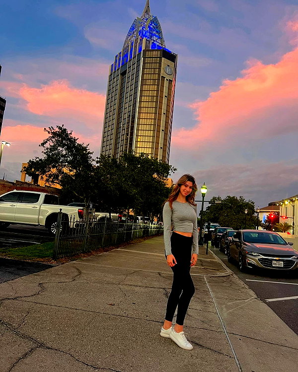 itsrebeka_19 instagram image archive image