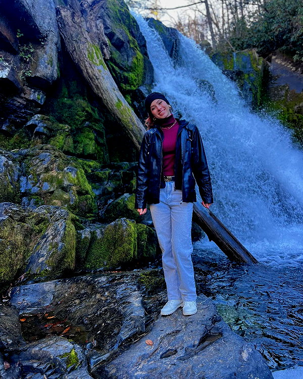 itsrebeka_19 instagram image archive image