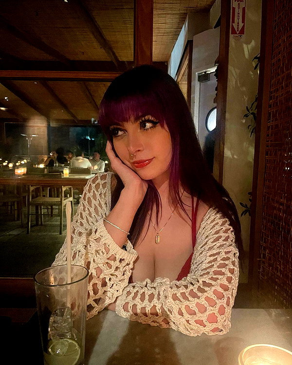 itsrowsvee instagram image archive image
