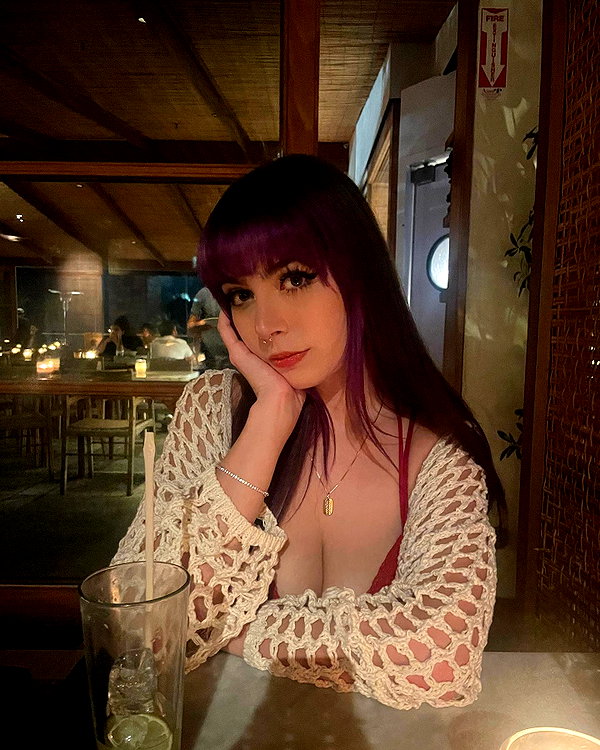 itsrowsvee instagram image archive image