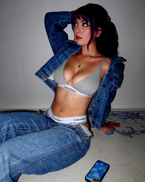 itsrowsvee instagram image archive image