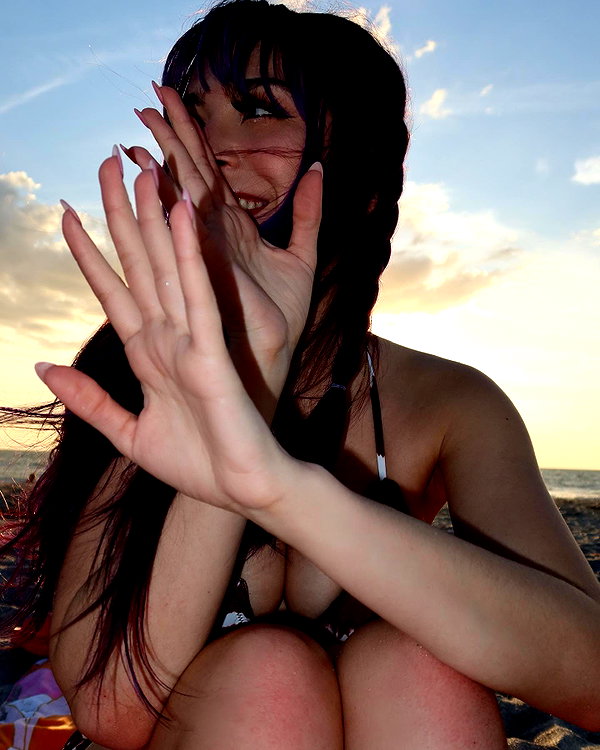 itsrowsvee instagram image archive image