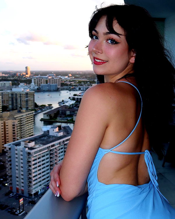 itsrowsvee instagram image archive image