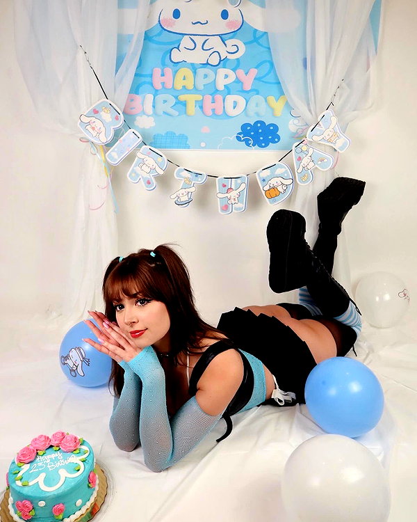 itsrowsvee instagram image archive image