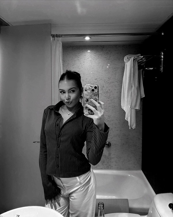 jess.burtonnn jess.burtonnn archive image