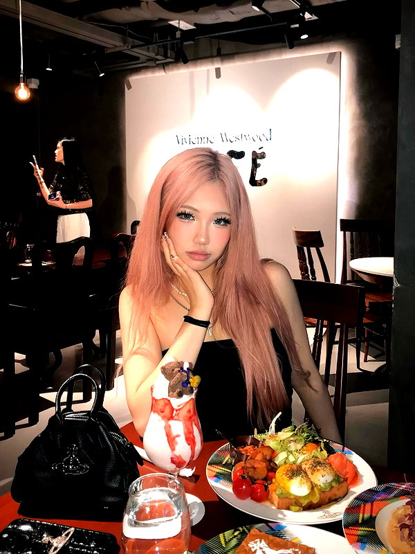 joycee.e instagram image archive image