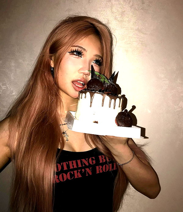 joycee.e instagram image archive image