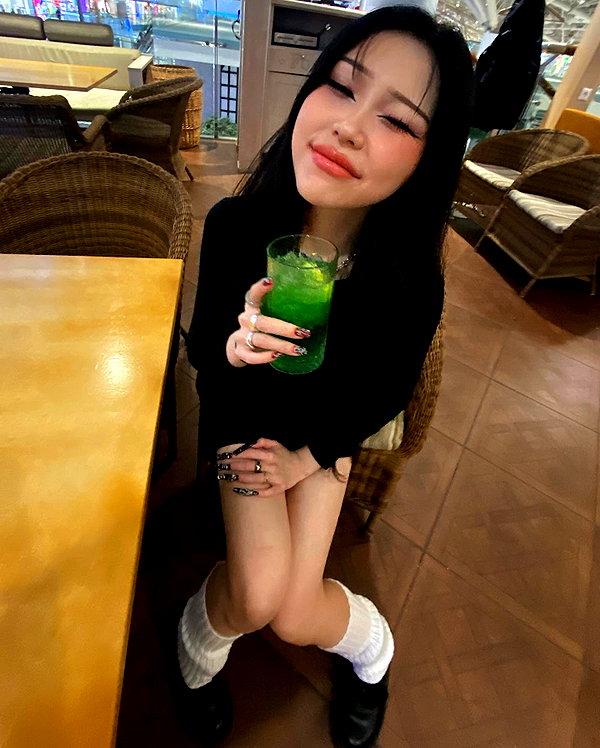juilovelee instagram image archive image