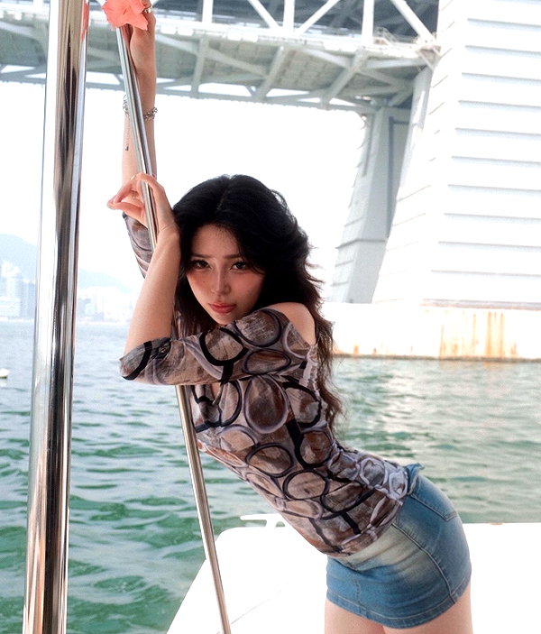 juilovelee instagram image archive image
