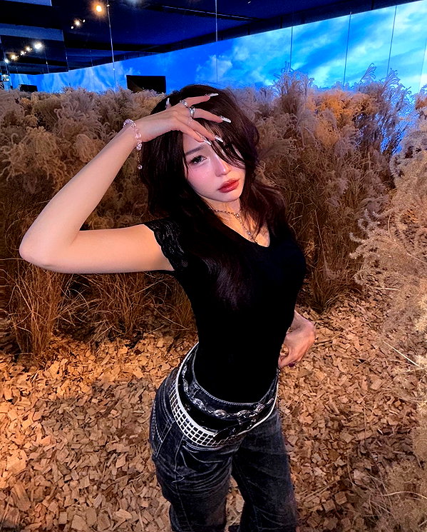juilovelee instagram image archive image