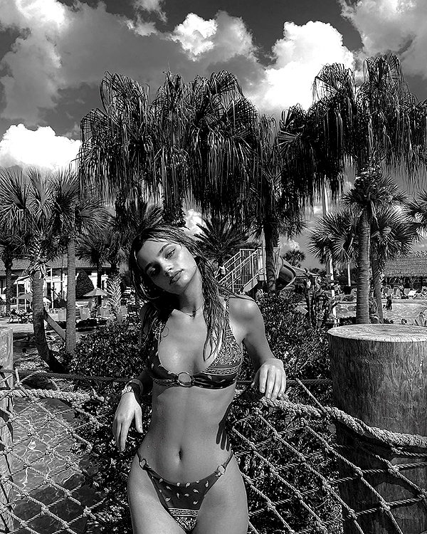 julianabradyy julianabradyy archive image
